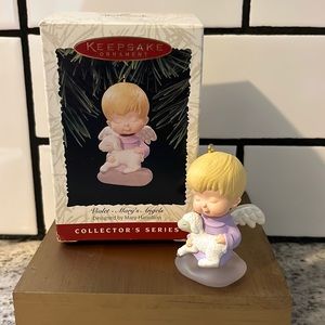 Hallmark ornament - Mary’s Angels - Violet